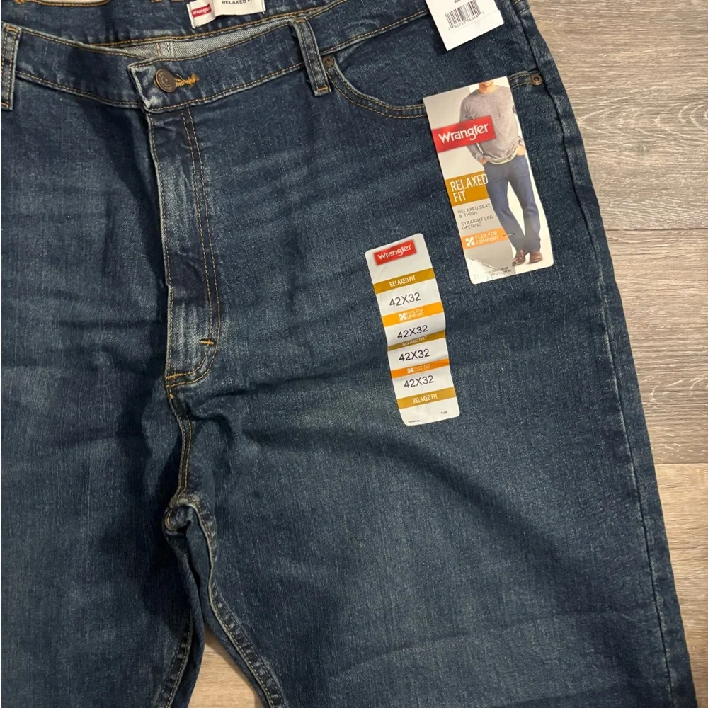 Men's Wrangler Relaxed Fit Blue Jeans Sz 42x32_2